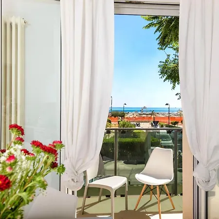 Royal Aparthotel 2*